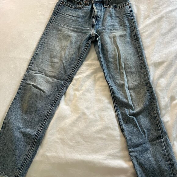 Levi’s Light Blue Raw Hem Wedgie Jeans – Classic & Trendy! - Picture 3 of 5